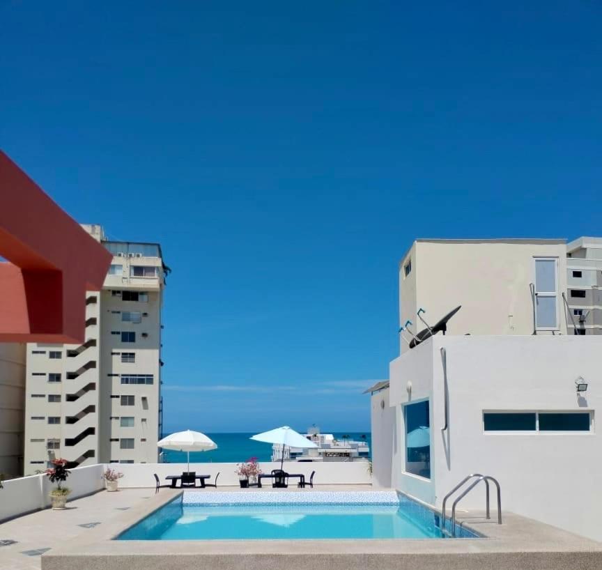 Alojate A Una Calle De La Playa Y Malecon Salinas  Dış mekan fotoğraf