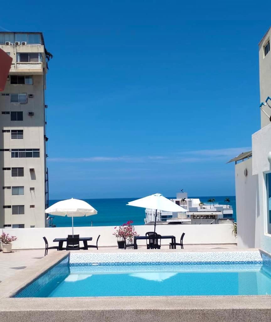 Alojate A Una Calle De La Playa Y Malecon Salinas  Dış mekan fotoğraf
